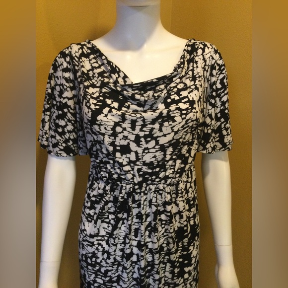 🌟5xHP!🌟 Liz Lange Maternity | Print Midi Dress - Picture 12 of 16